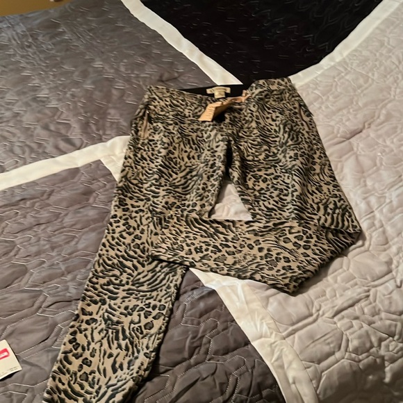 Democracy Denim - Democracy Leopard print skinny jeans..